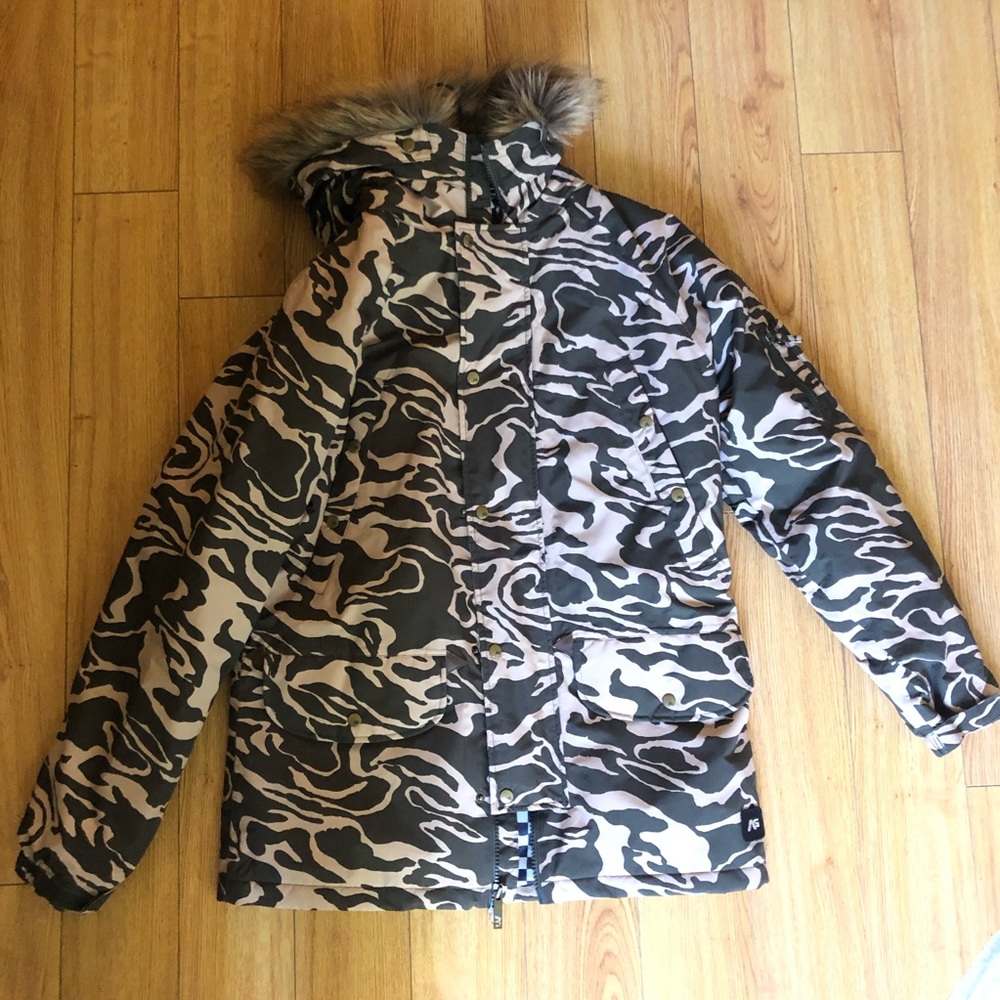 Burton camo winter coat super warm and cozy!